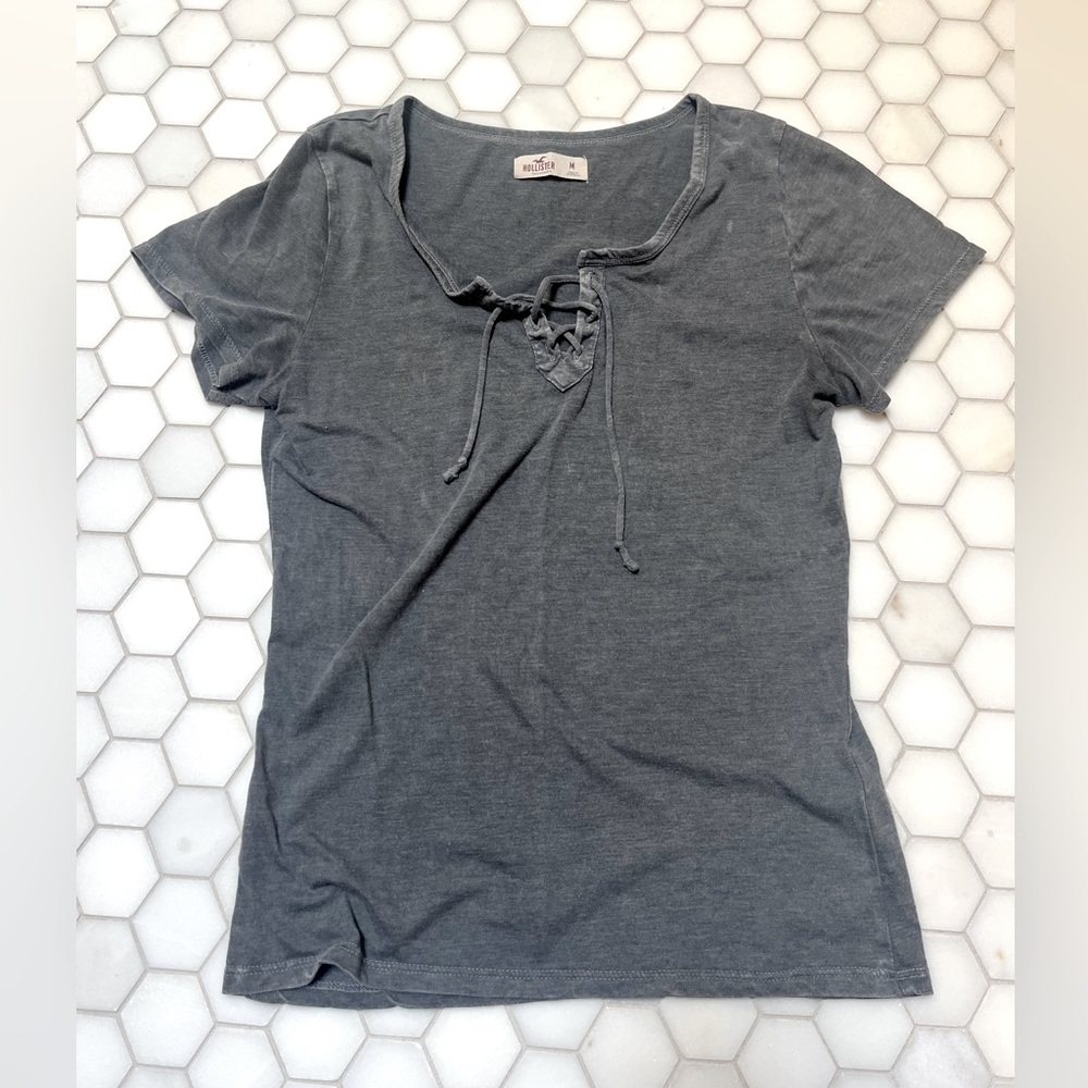 Size medium hollister t shirt